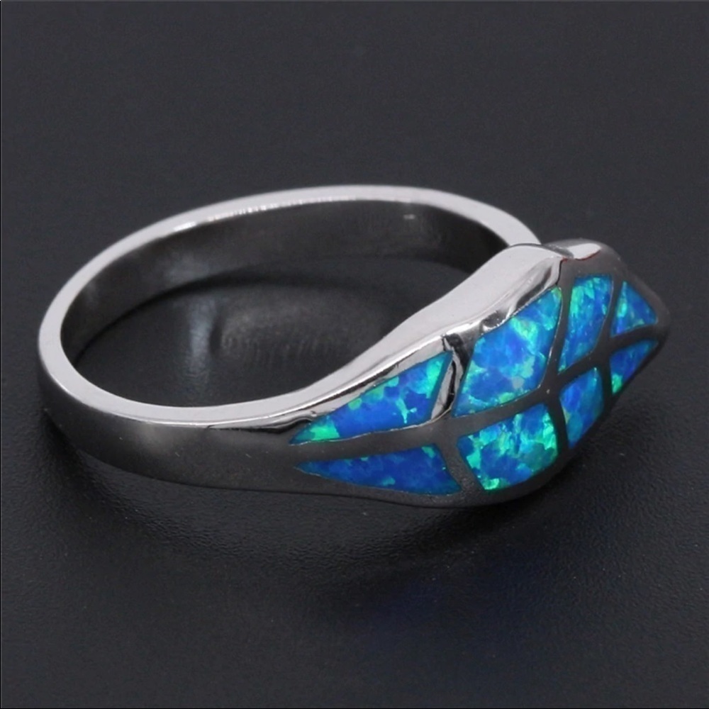 Silver leafy ring - Picture 3 of 5